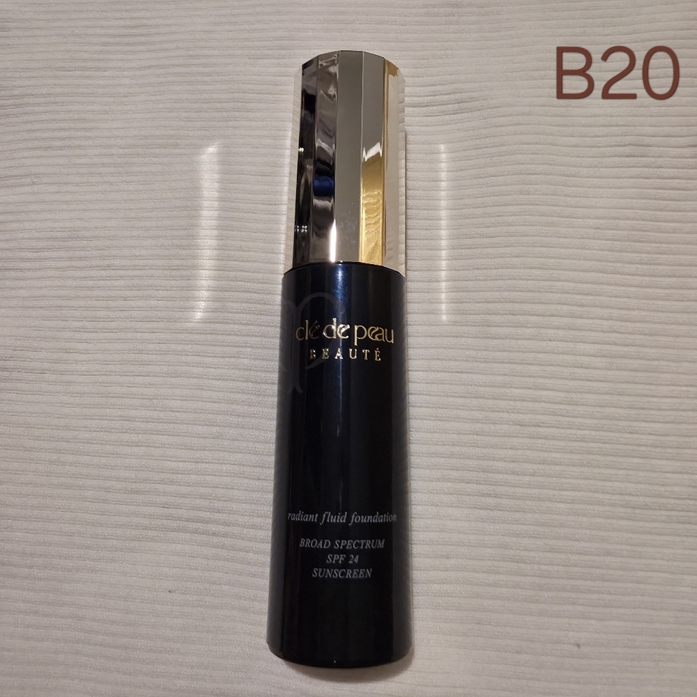 Radiant Fluid Foundation B20 [30mL] Pump